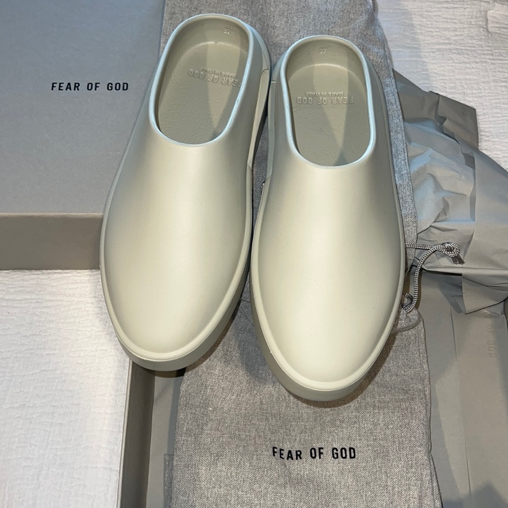 New never worn Fear of God 37 The California, seafoam